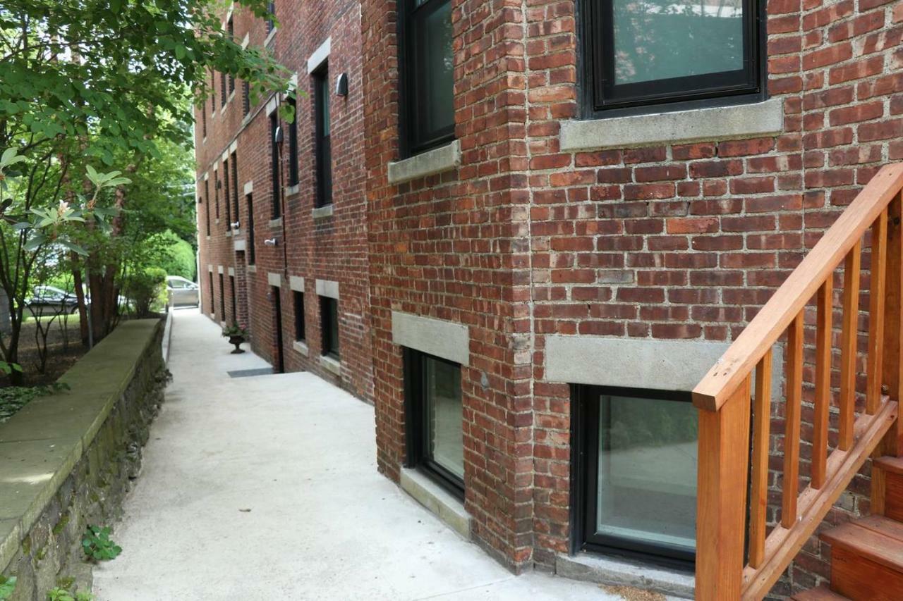 A Stylish Stay W/ A Queen Bed, Heated Floors.. #3 Brookline Esterno foto