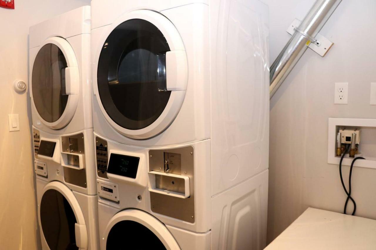 A Stylish Stay W/ A Queen Bed, Heated Floors.. #3 Brookline Esterno foto