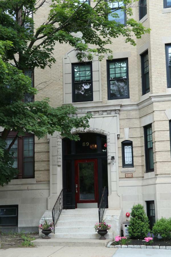 A Stylish Stay W/ A Queen Bed, Heated Floors.. #3 Brookline Esterno foto
