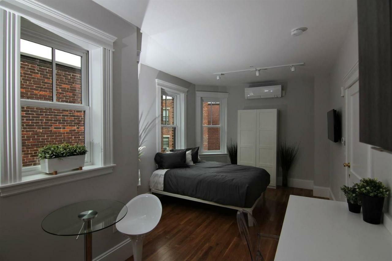 A Stylish Stay W/ A Queen Bed, Heated Floors.. #3 Brookline Esterno foto