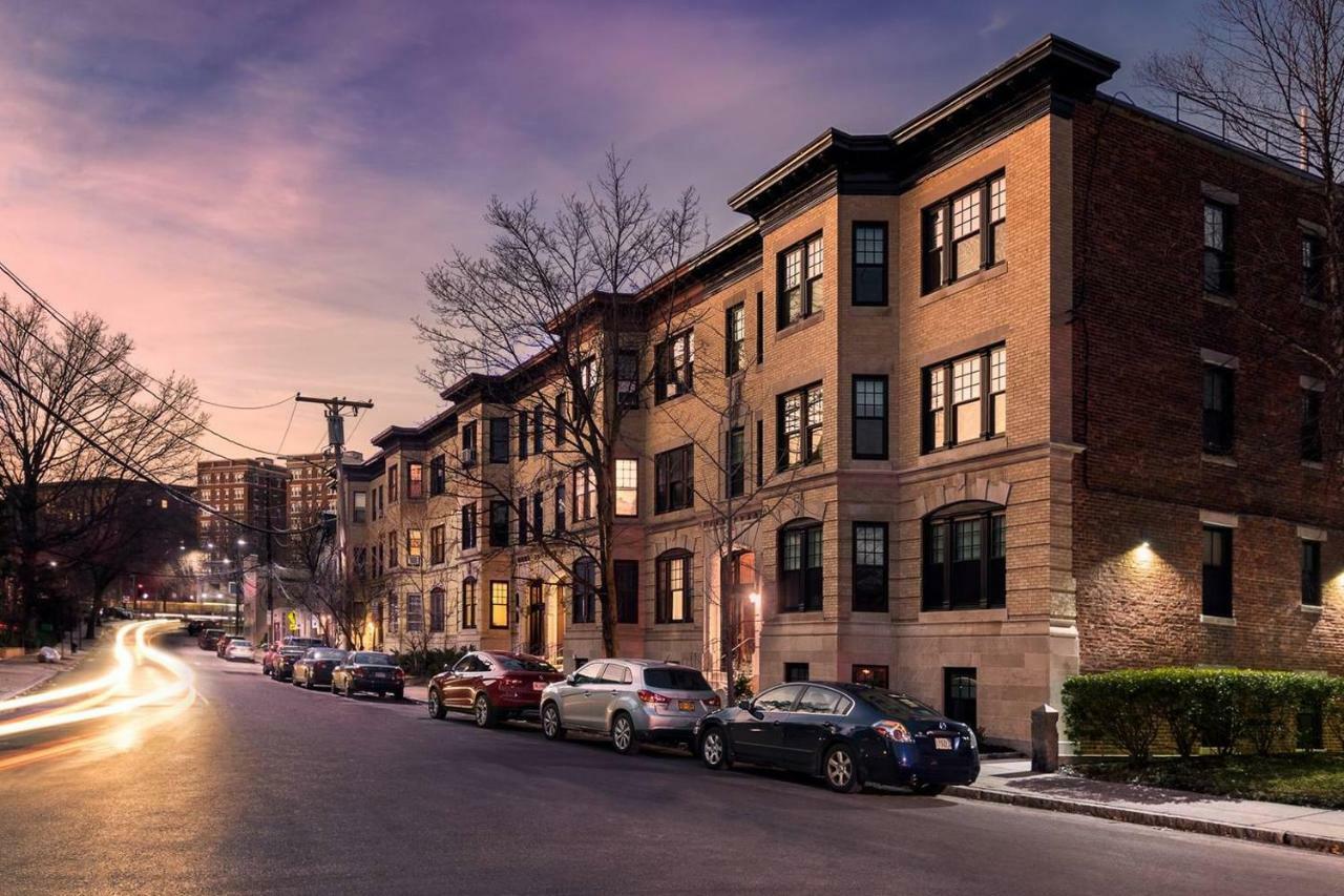 A Stylish Stay W/ A Queen Bed, Heated Floors.. #3 Brookline Esterno foto