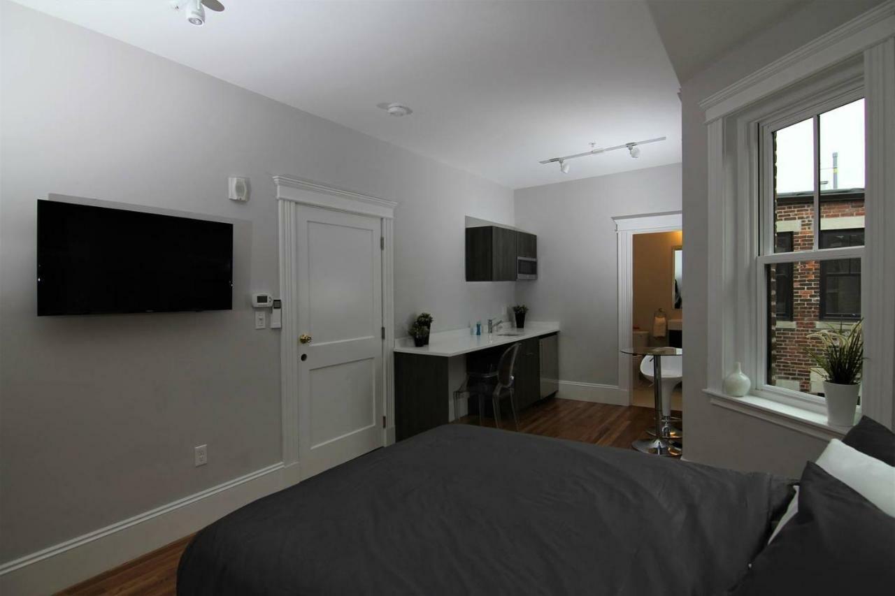 A Stylish Stay W/ A Queen Bed, Heated Floors.. #3 Brookline Esterno foto