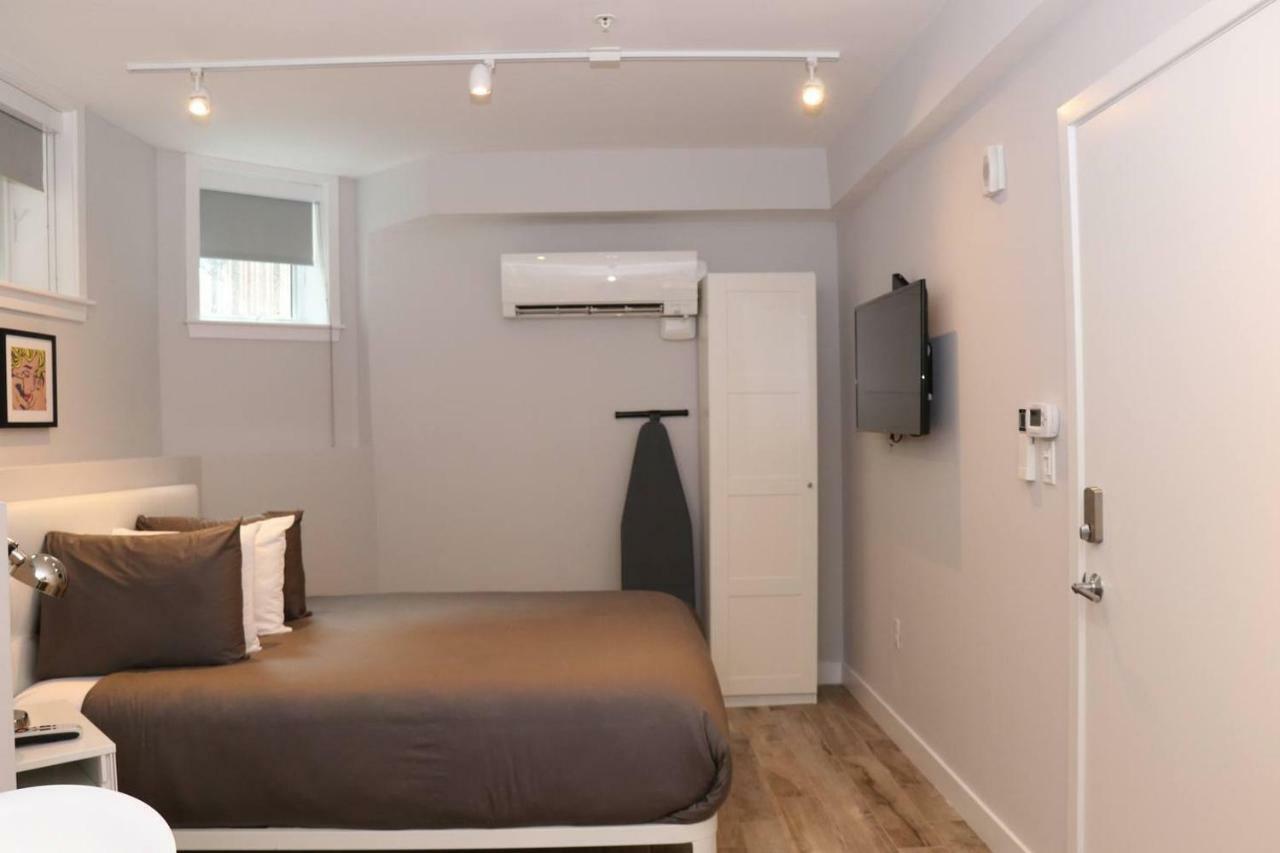A Stylish Stay W/ A Queen Bed, Heated Floors.. #3 Brookline Esterno foto